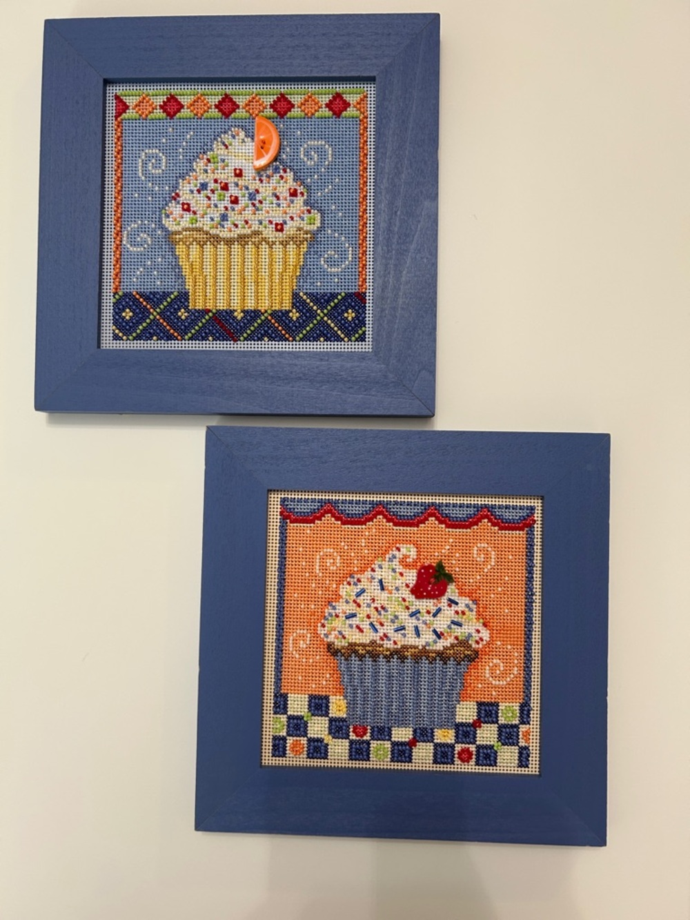 2 Hand Beaded Cupcake Pictures
